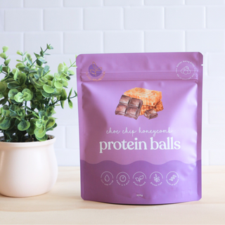 Sneaky Wholefoods Choc Chip Honeycomb Protein Ball Mix combines the crunch of honeycomb with rich dark chocolate, crafted from real, nutrient-rich ingredients. This gluten-free, high-protein, dessert-inspired snack offers a sweet boost of energy.